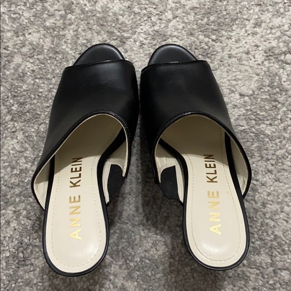 Anne Klein Black Mules / Clogs NWOT! - Picture 4 of 10